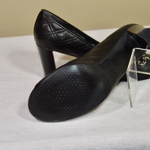 NWOT Stuart Weitzman Black Round Toe Chain Bow Pumps - Picture 9 of 11